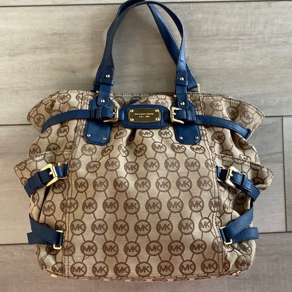 Michael Kors Handbags - Michael Kors Gansevoort Signature Monogram Tote Bag
